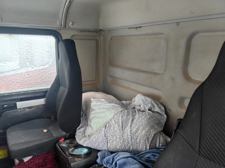 Специализированный, автомобиль - самосвал SHACMAN SX331863366, 2022 г/в, Идентификационный номер: LZGJRDV54NX006476, принадлежащий Продавцу на праве собственности. Обременения: отсутствуют.